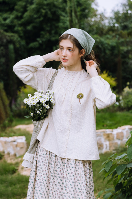 Krysta:木漏れ日を纏う、アンティークレースのブラウス