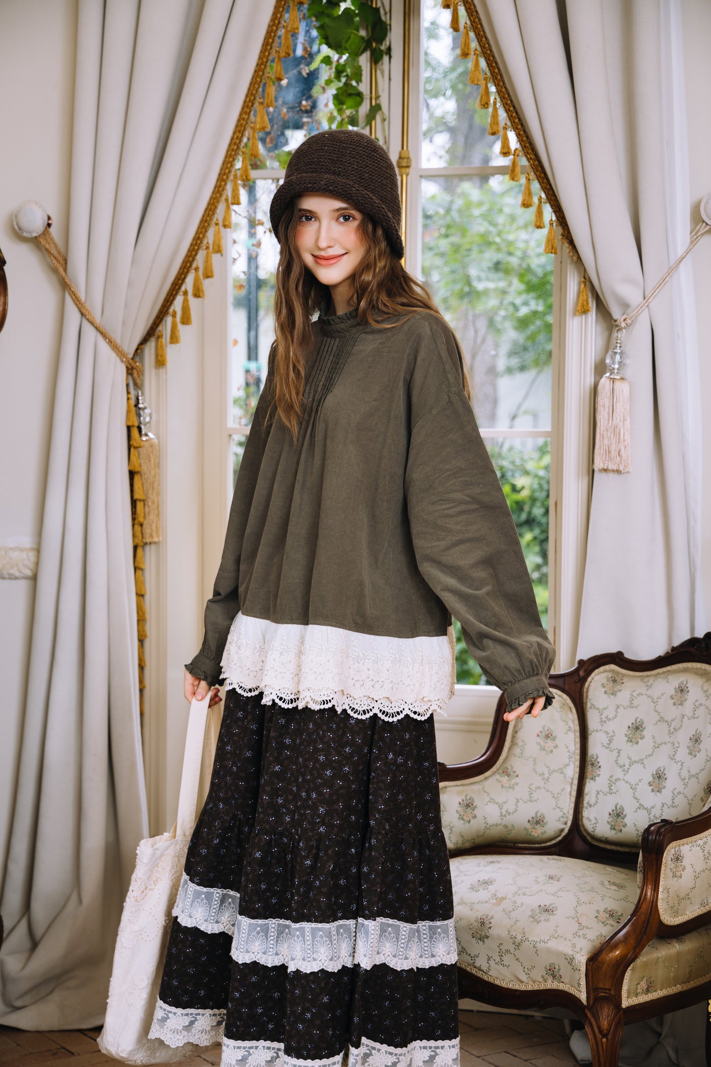 Krysta：アンティークの記憶を纏う、コットンブラウス。