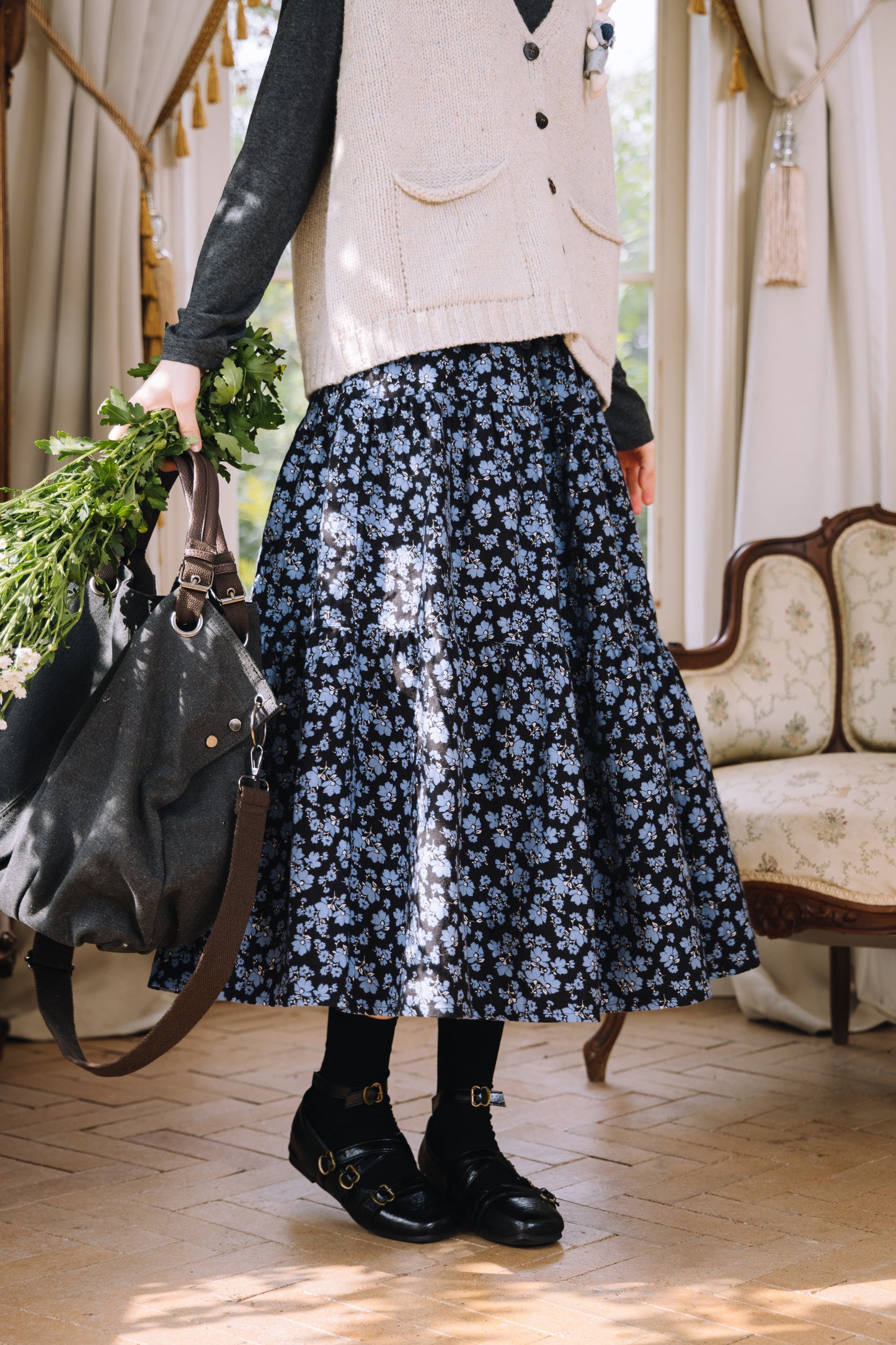 Krysta：儚げな森ガール。レトロな小花柄ロングスカート🌿
