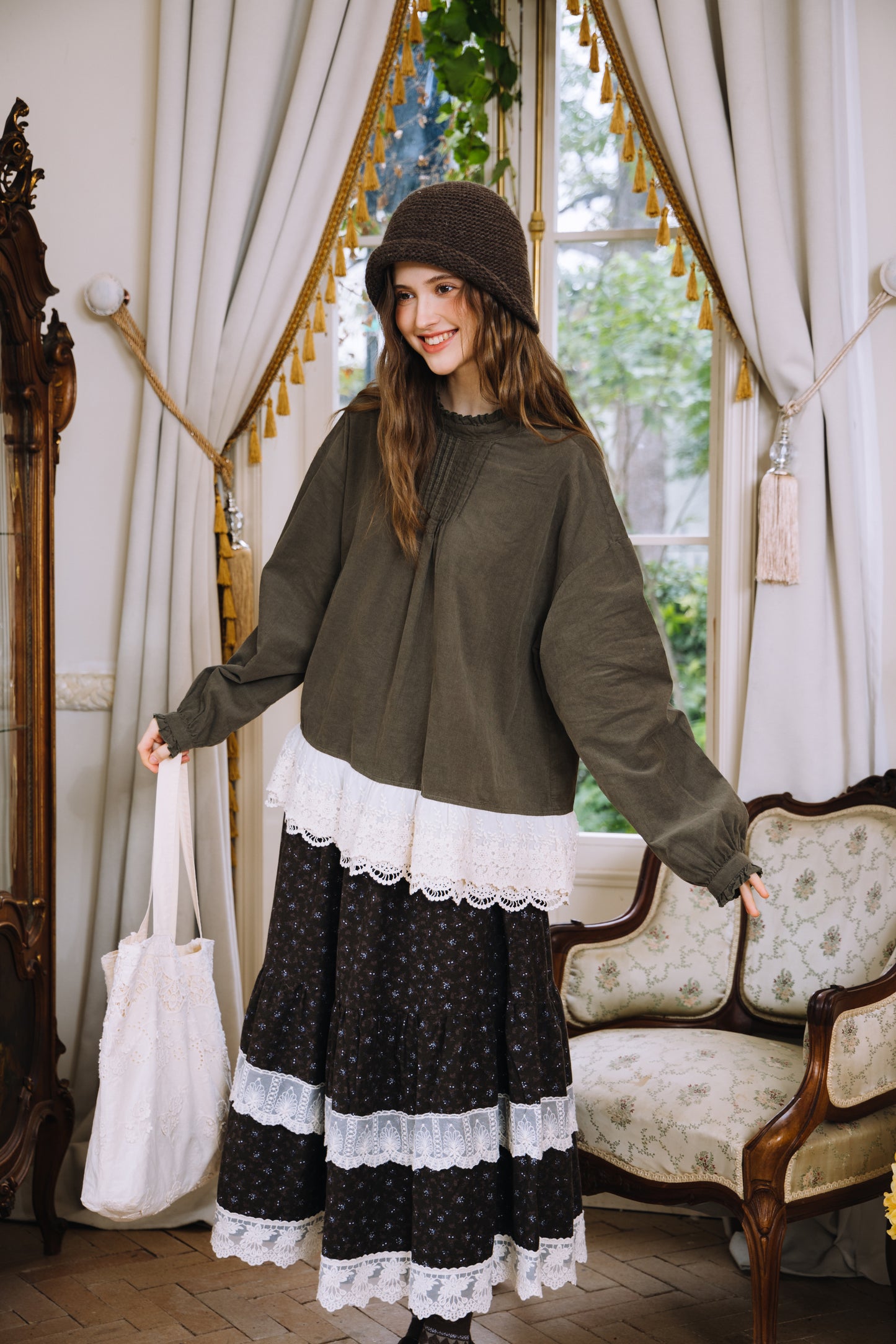 Krysta：アンティークの記憶を纏う、コットンブラウス。