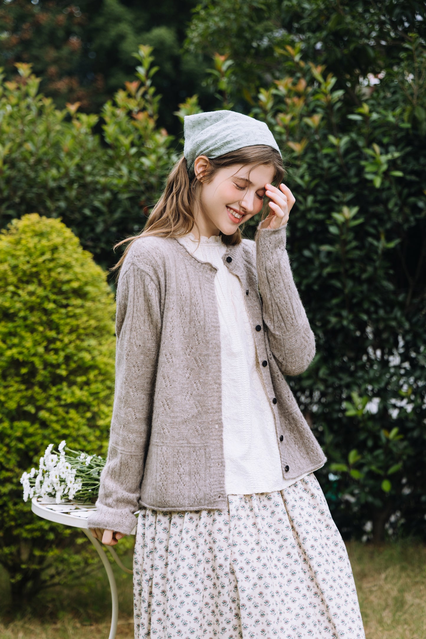 Krysta：木漏れ日を纏う、アンティークレースのブラウス