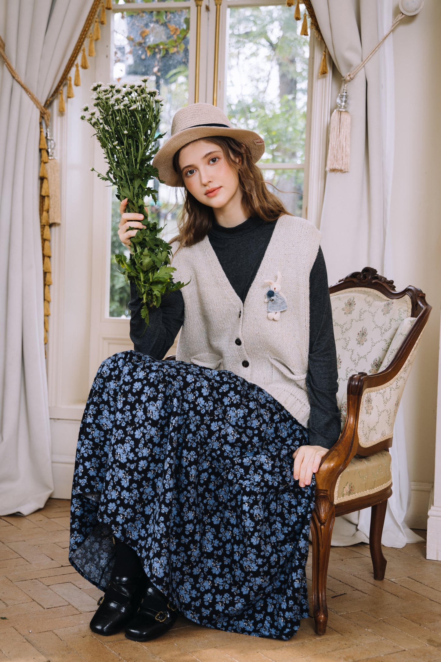 Krysta：儚げな森ガール。レトロな小花柄ロングスカート🌿