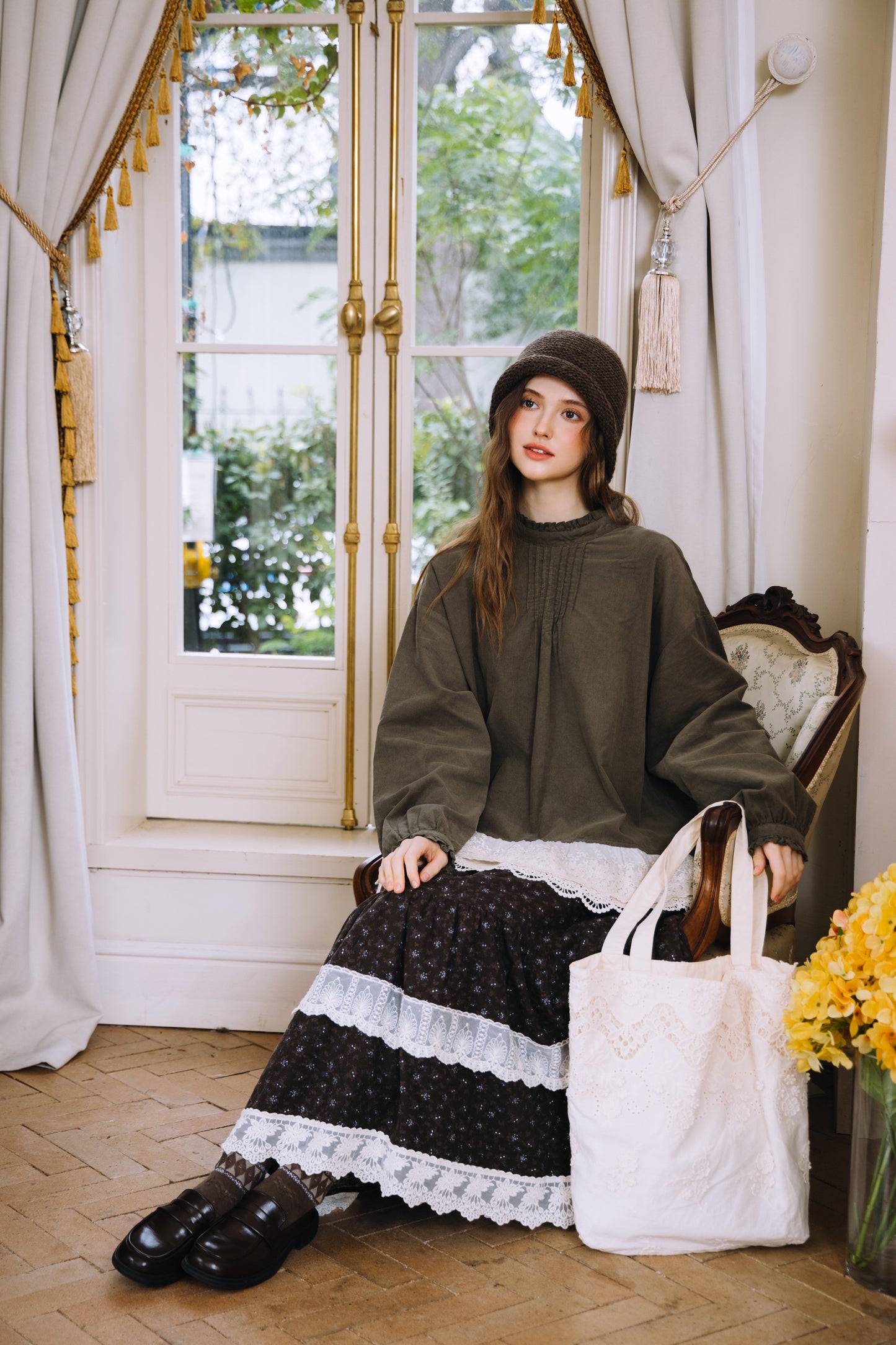 Krysta：アンティークの記憶を纏う、コットンブラウス。