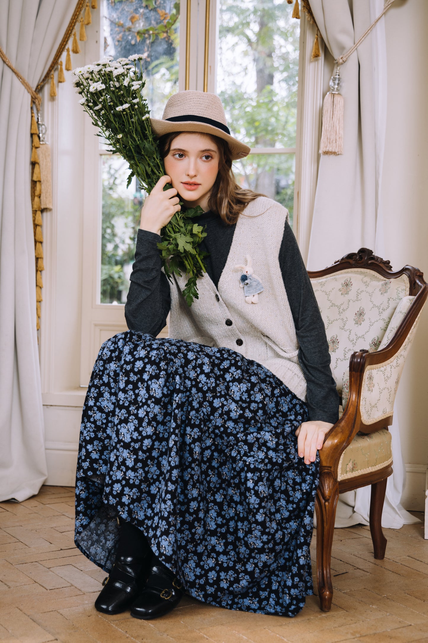 Krysta：儚げな森ガール。レトロな小花柄ロングスカート🌿