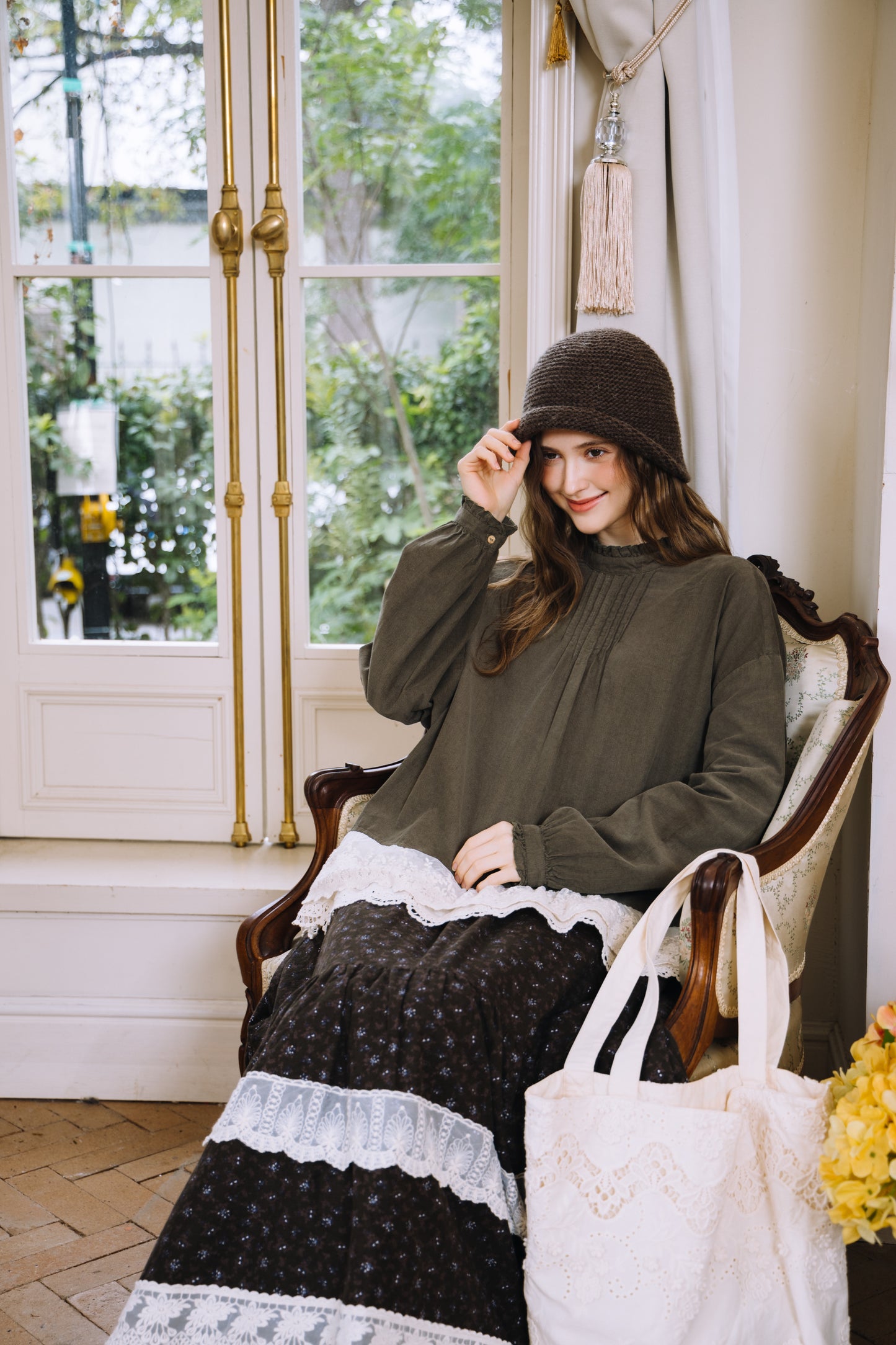 Krysta：アンティークの記憶を纏う、コットンブラウス。